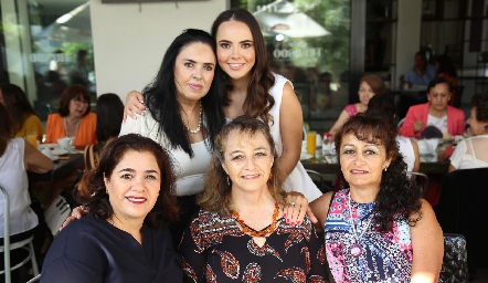  Julia Marín, María José Valle, Arantza Rodríguez, Lorena González y Sabrina González .