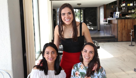  July Valle, Paola Rodríguez y Jessica Gallegos.