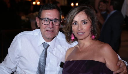  Federico Valle y Liz Aradillas de Valle.
