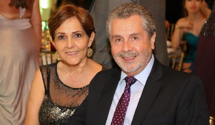  Genoveva Flores y Sergio Muñoz .