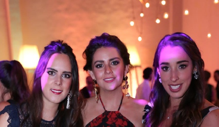  Clau Antunes, Vicky Álvarez y Marijó Ascanio.