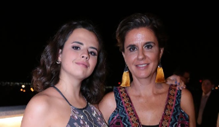  Paulina Valle y Rocío Gallegos de Valle.