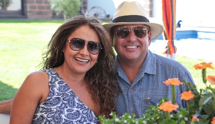  Patricia Lara de Reyes y Juan Ariel Reyes.