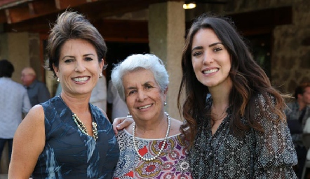  3 generaciones Cecilia Bremer, Elsa Bremer y Mary Cecy Herrera Bremer.