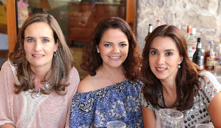  Cynthia Valle, Montse Lozano y Vanessa Galarza.