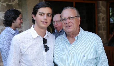  Pato Rodríguez y su abuelo Olegario Galarza.