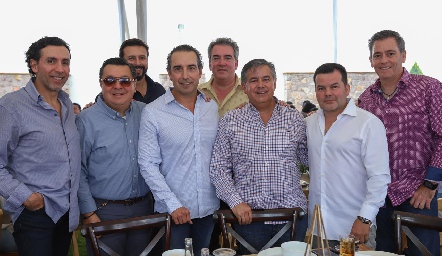  Alejandro Elizondo con sus amigos de Monterrey.