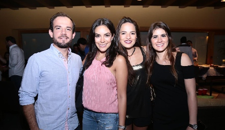  Miguel Lemus, Ana Rodríguez, Andrea Hernández y Patricia Inurrigarro.