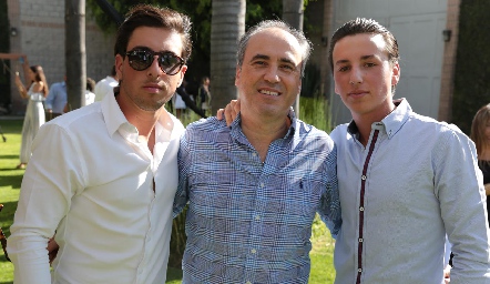  Alejandro Navarro con sus hijos Alejandro y Rodrigo.
