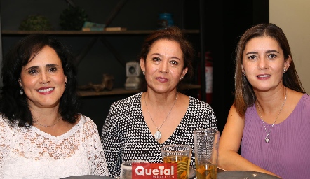  Alejandra Treviño, Yayis Cerrillo y Ángeles Lasso de la Vega.