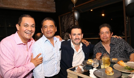 Alfonso Chávez, Juan Manuel, Ismael Rodríguez y Salvador Peña.