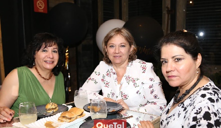  María Teresa, Olivia Moreno y María Teresa Rocío
fes22.jpg