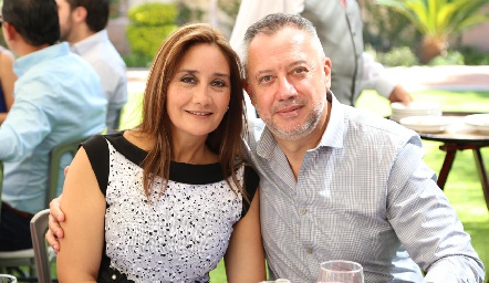  Gina García y Humberto Berrones.