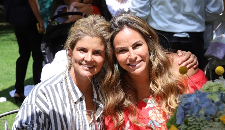  Lourdes López y Nina Herrera.