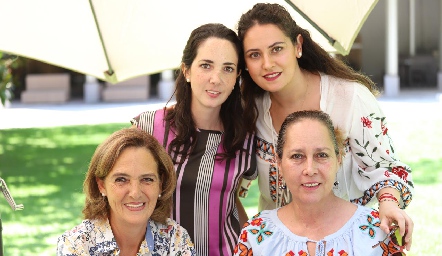  Mariana Candía, Marcela Zapata, Ivonne Cazarín y Marcela Suárez.