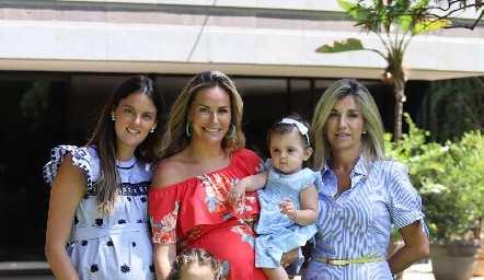  Melissa, María Iliana, Nina, Lola y Márgara Herrera.