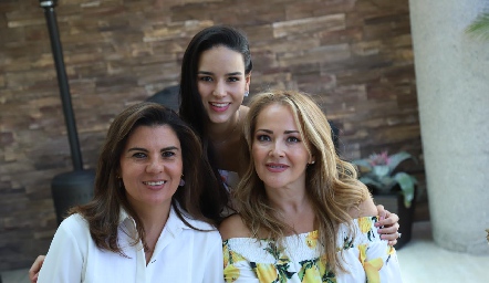  Montserrat Abella, Sandra Villalobos y Claudia Mahbub.