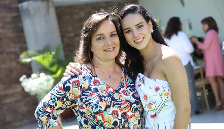  Sandra Estúa con su hija Sandra Villalobos.