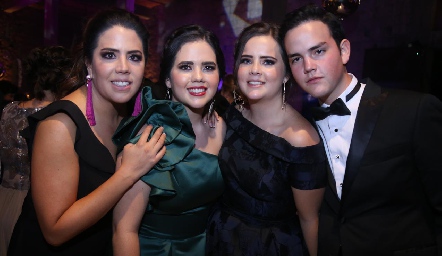  Gaby Carrillo, Carla, Daniela y Nacho Gascón.