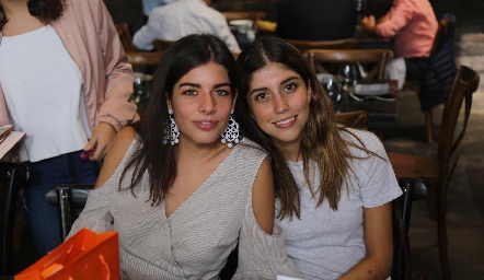  Ana Lu Díaz Infante y Paola Dávila.