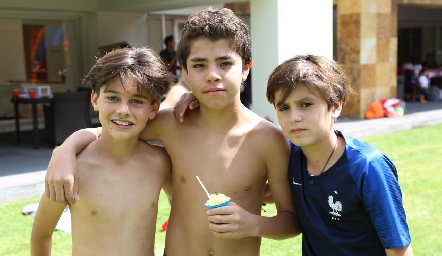  Javier, Juan Ma y Juan Pablo.