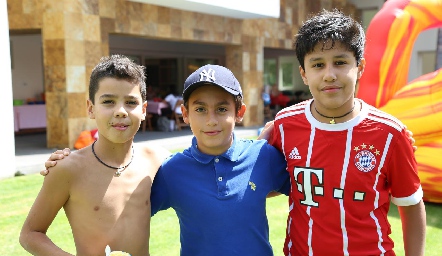  Mauricio, Miguel y Luis.