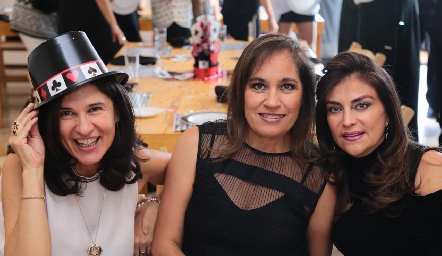  Claudia Vega, Maru Puente y Mónica Gutiérrez.