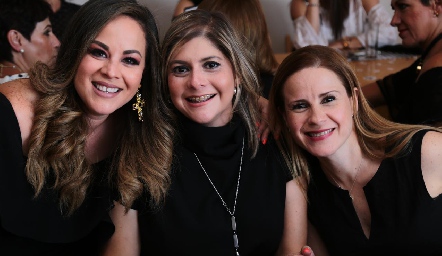  Silvia Ramón, Karla Verástegui y Michelle Baesa.