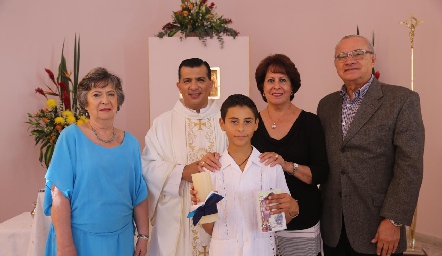  Alejandro con sus abuelos.
