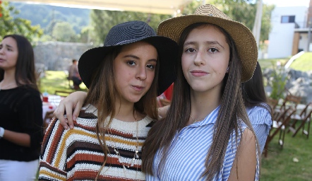  Camila Gallegos y Ana Luisa Cerda.