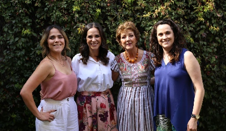  Lucía Padrón, Cecilia Padrón, Cecilia Quijano y Sofía Padrón.