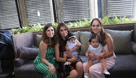  Muy guapas.