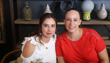  Carla Flores y Alejandra Rodríguez.