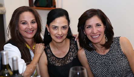  Graciela de Campos, Carla Ruiz y Roxana Fernández.