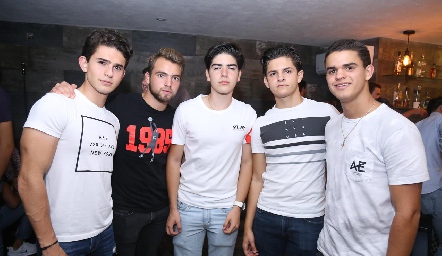  Alonso Reyes, Memo Pizzuto, Jorge Gutiérez, Alex Urías y Aldo Pizzuto.