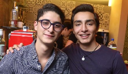  Amigos.