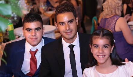  José María, Omar y Aisha Zavala.