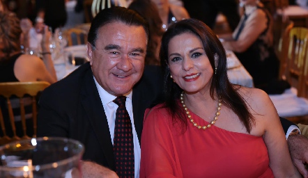 Manuel y Roxana Chávez.