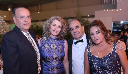  Guillermo Galarza, Laura, González, Javier Suárez y Mónica Lomelín de Suárez.