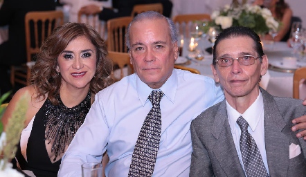  Karina Gamboa, Federico Lomelín y Francisco Lomelín Puente.