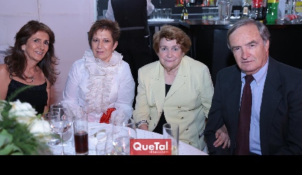  Patricia Mijares, Silvia Noriega, Patricia y Modesto Suárez.