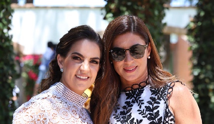 Maripepa Muriel y Karina Hernández.