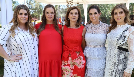  Maripepa Valladares con sus hijas Daniela, Rocío, Maripepa y Begoña Muriel.