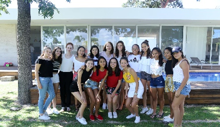  Dany, Camila, Ale, Ana Isa, Renata, Lore, Mariana, Regina, Sara, Regi, Ana Sofía, Majo, Ana, Arantza, Caro y Ale.