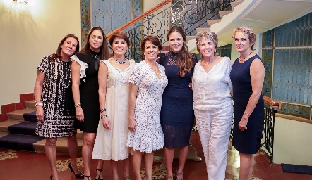  María Cecilia Mancilla de Rangel, Eva Álvarez de Rangel, Verónica Rangel, Lucía Rangel, Ana Pao Rangel, Yolanda Rangel y Coco Fernández de Rangel.