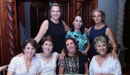 Patricia del Bosque, Susana Rangel, Coco Fernández de Rangel, Lucía Rangel, Verónica Rangel, María Cecilia Mancilla y Yolanda Rangel.