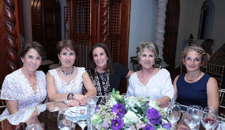  Lucía Rangel, Verónica Rangel, María Cecilia Mancilla, Yolanda Rangel y Coco Fernández.