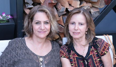  Cony Villasuso y Patricia González Santacruz.