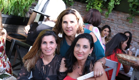  Gabriela de Lambert, Graciela Torres y Blanca de Cantú.