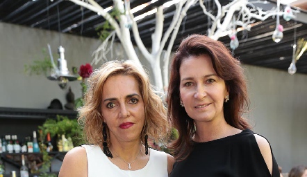  Mimí Hinojosa y Tawi Garza.